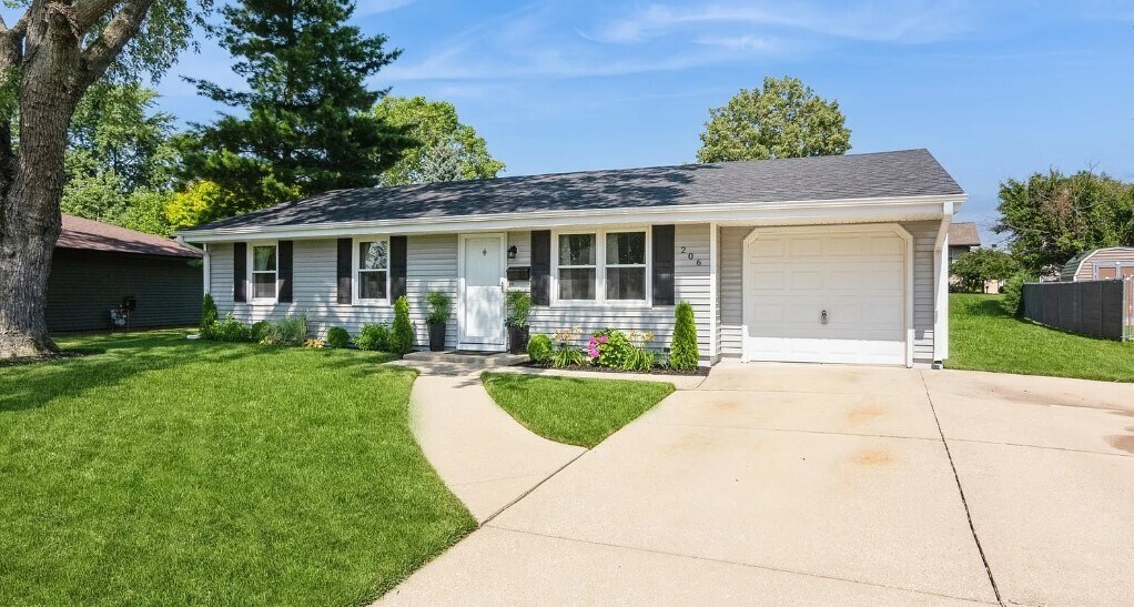 Foto principal - 206 W Hartford Dr