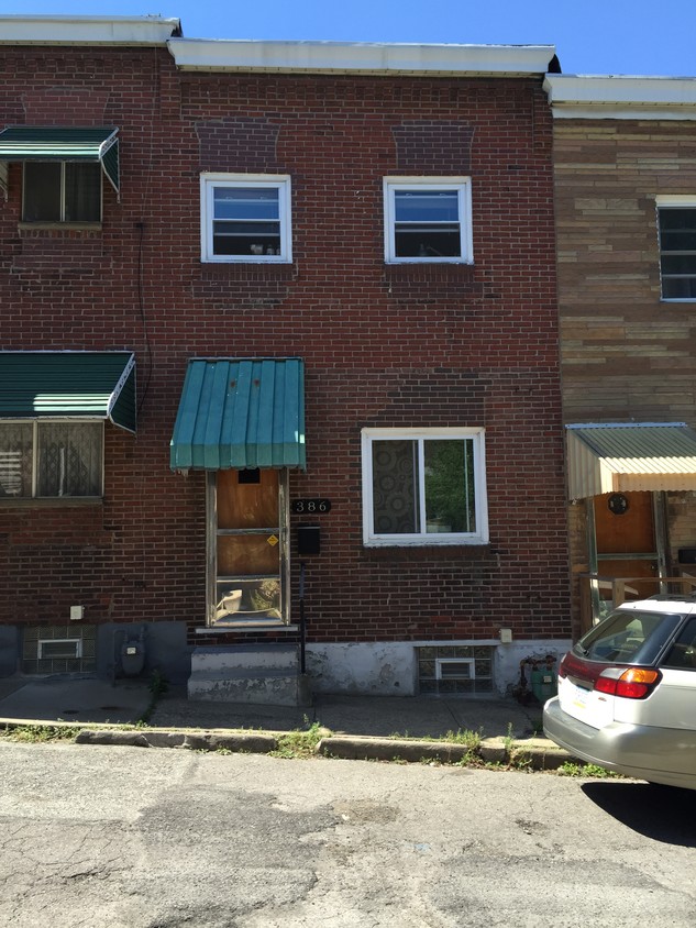 Front of house - 386 Bowery Way