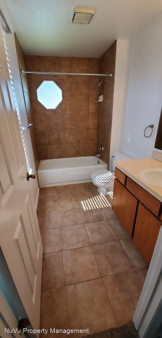 Building Photo - 2 br, 2 bath House - 8238 N Village Dr #2