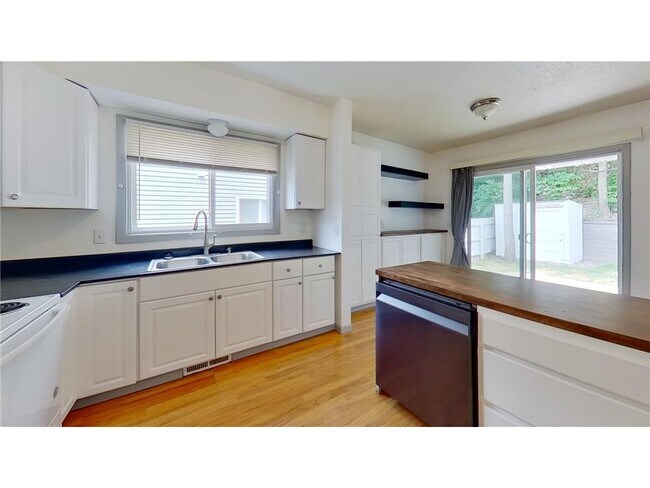 Building Photo - 3052 Grimes Ave N