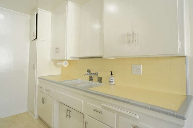 Kitchen - New Grout - 256 S Doheny Dr