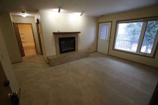 Building Photo - 2 Bedroom Condo near Sand Lake!