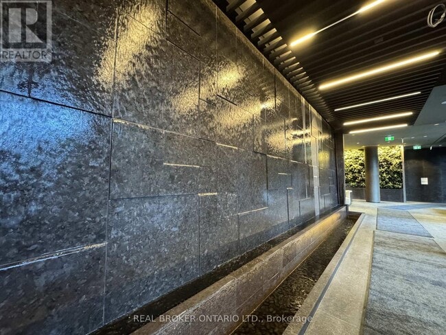 Photo du bâtiment - 120 Broadway Ave