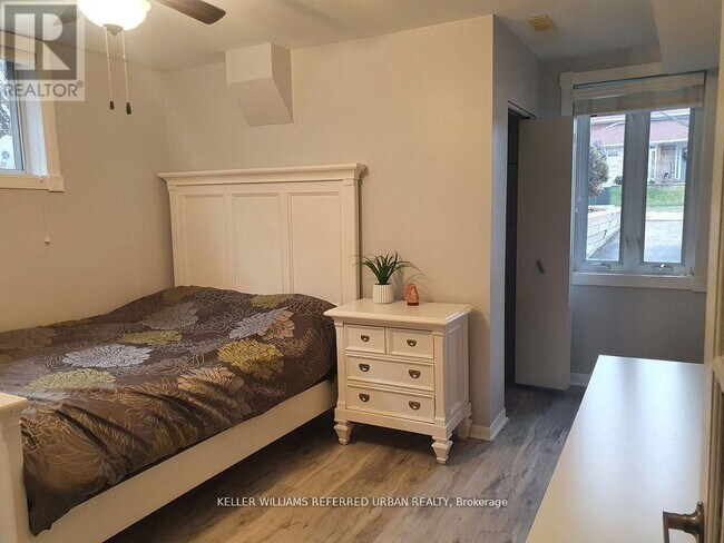 Building Photo - 3352 Ellengale Dr
