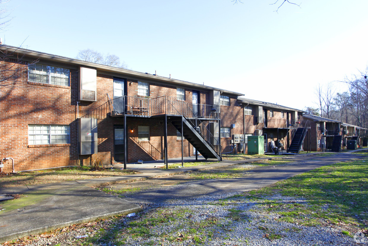 Building Photo - The Silvertree Apartments  