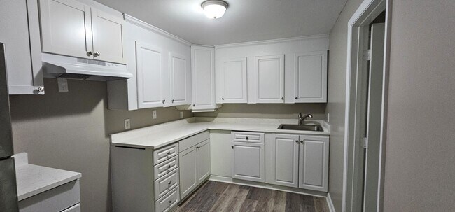 Building Photo - 534 Cranbrook St