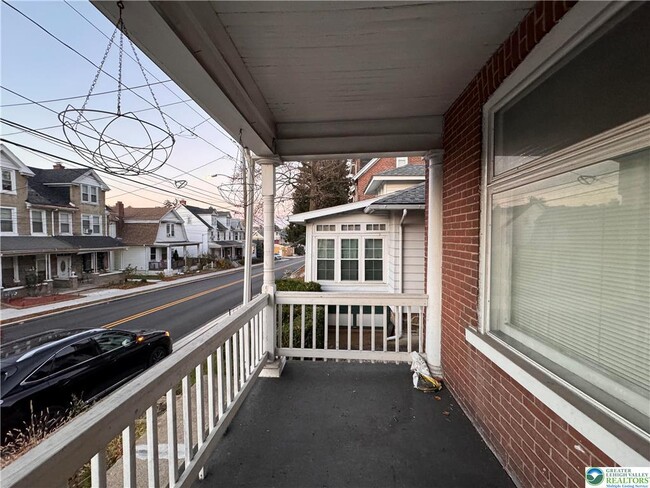 Building Photo - 926 Broadway