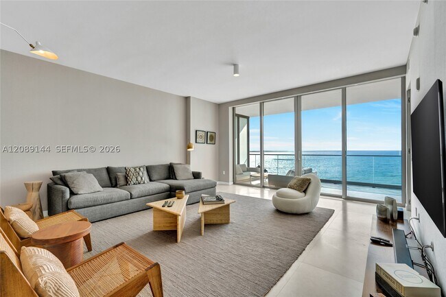 Foto del edificio - 18975 Collins Ave