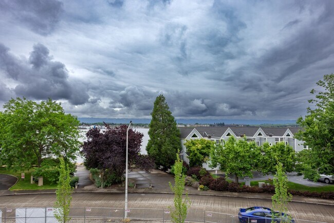 Foto del edificio - Riverside Townhomes - Waterfront Living in...