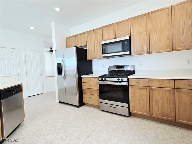 Building Photo - 4814 Regalo Bello St