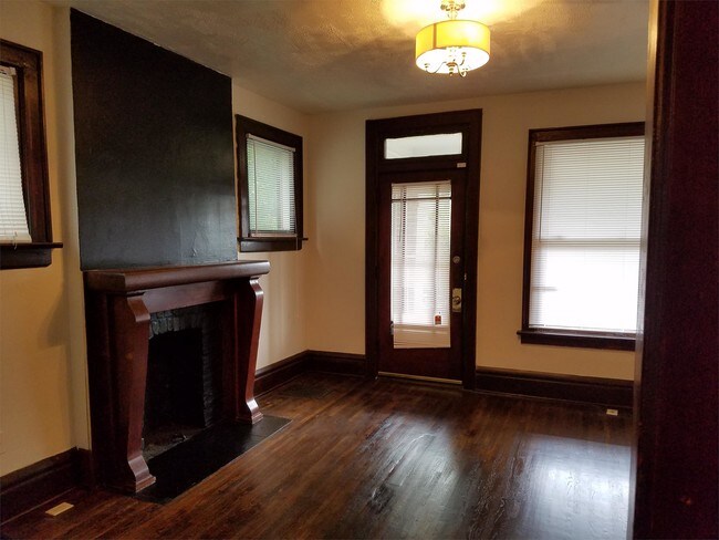 Building Photo - 1474 Summit St