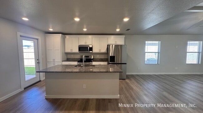 Building Photo - 7710 Elm Ave