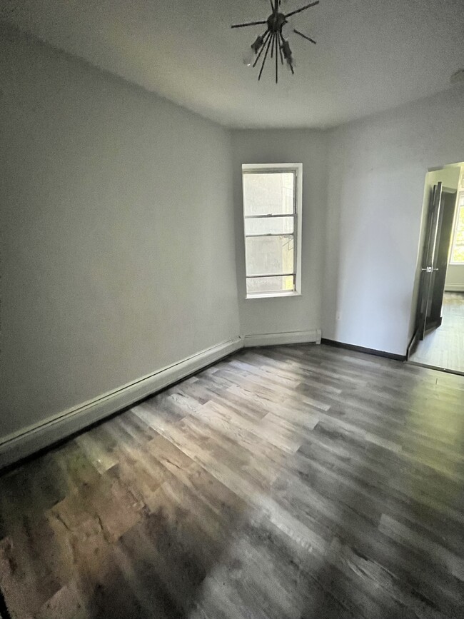 89-91 East 25th St 3 - 90 E 25th St