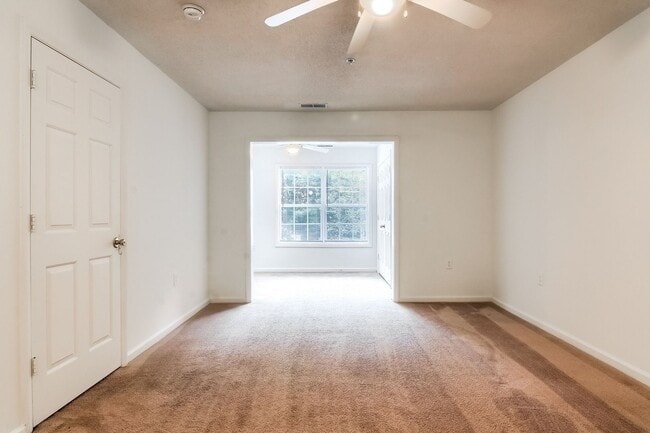 Foto del edificio - 3 Bedroom condo in Raleigh