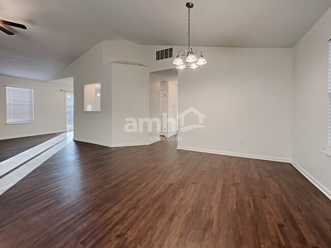 Foto del edificio - 1599 Black Oak Ct