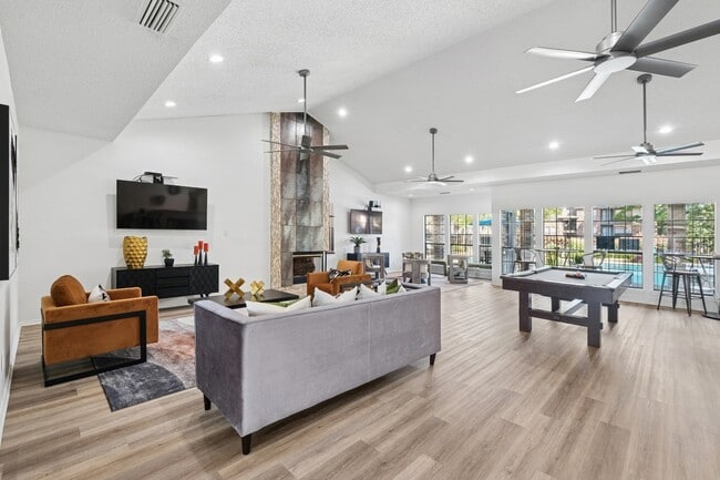 Building Photo - Camino Del Sol