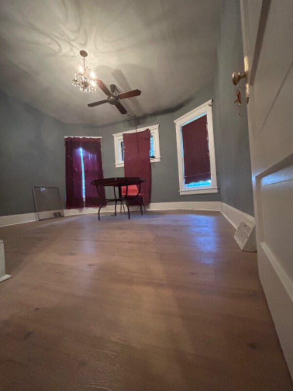 Foto del edificio - 3304 E 55th St