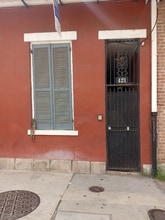 Building Photo - 421 Burgundy St