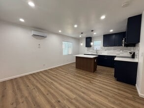 Building Photo - 942 W El Morado Ct
