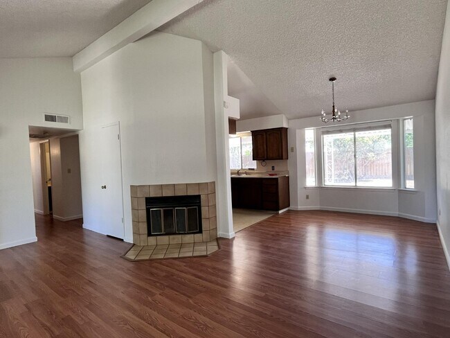 Building Photo - 5337 W Richert Ave