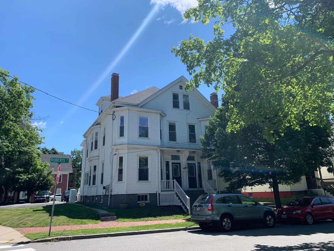 Primary Photo - 75 Roberts Street