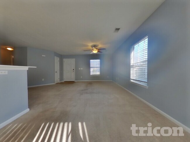 Foto del edificio - 156 Springway Dr