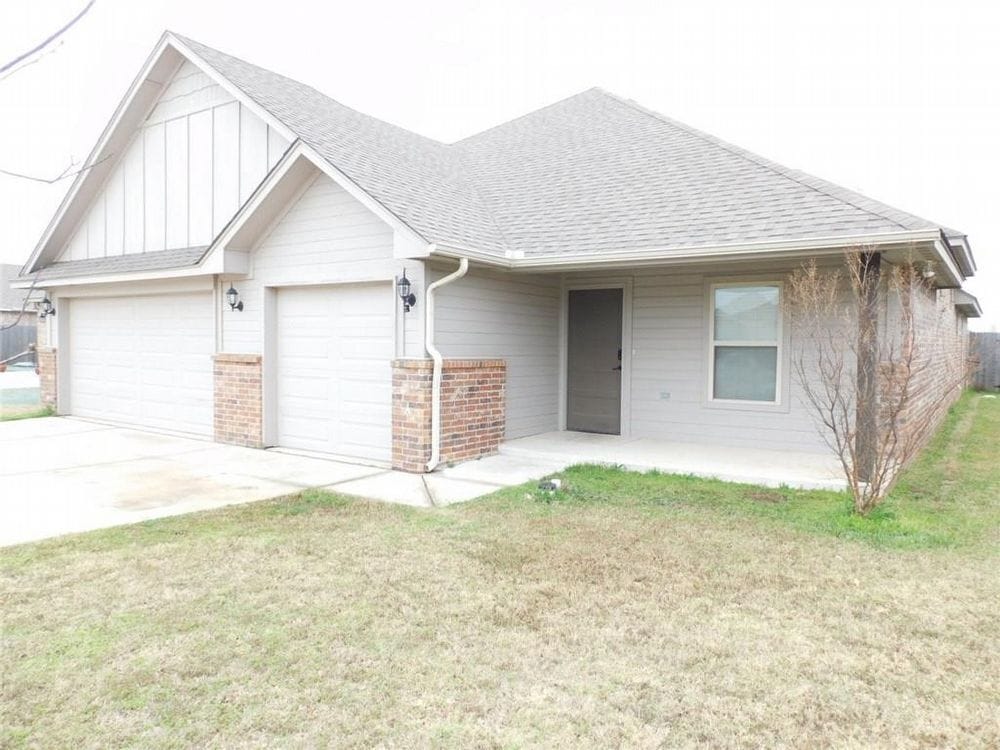 Foto del edificio - Beautiful 4 Bed 2 Bath Home w/3 Car Garage