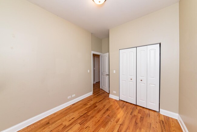 Building Photo - 2 bedroom in Chicago IL 60613