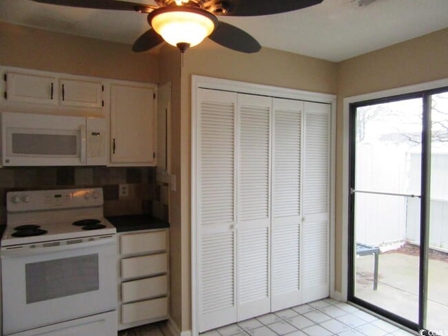 Foto del edificio - 1450 Turkey Ridge Rd