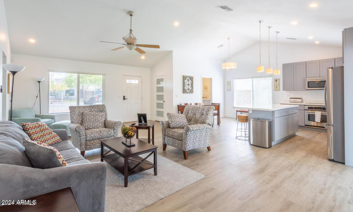 Foto principal - 1538 E Dava Dr