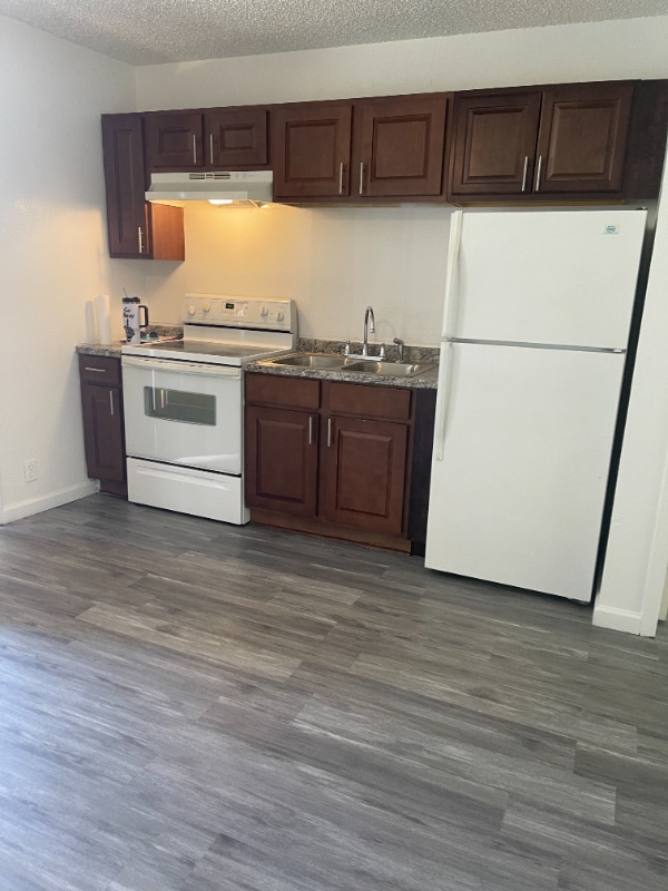 Foto principal - 220 W 9th St