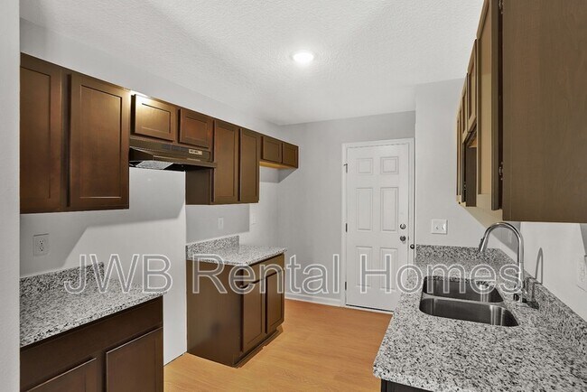 Foto del edificio - 6015 Dunmire Ave