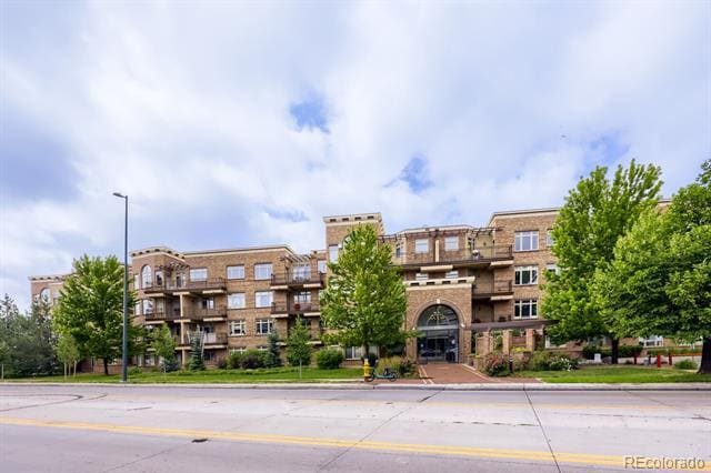 Building Photo - 2700 E Cherry Creek S Dr