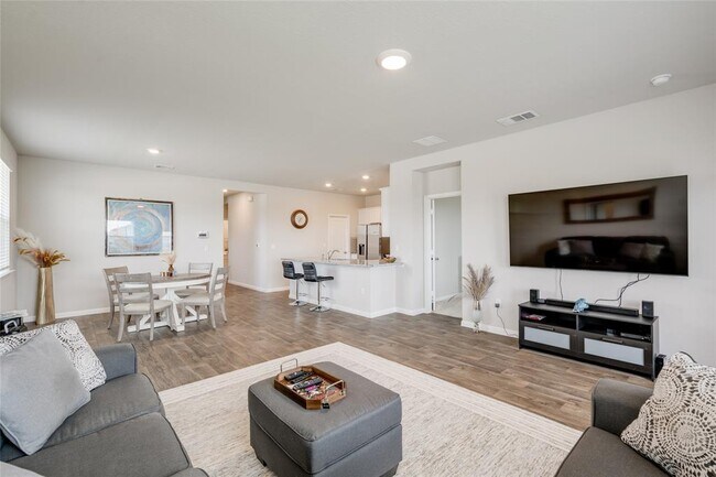 Building Photo - 102 Rainmaker Cv