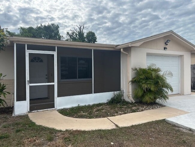 Foto del edificio - 2/1 available now