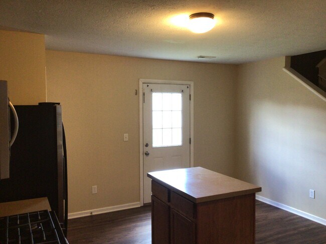 Foto del edificio - 1245 Cloverview St