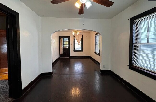 Foto del edificio - 1529 Indiana Ave