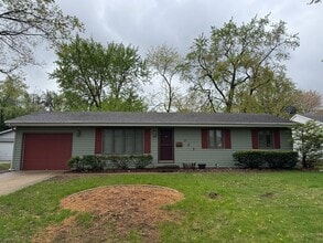 Building Photo - 323 Rowe Dr