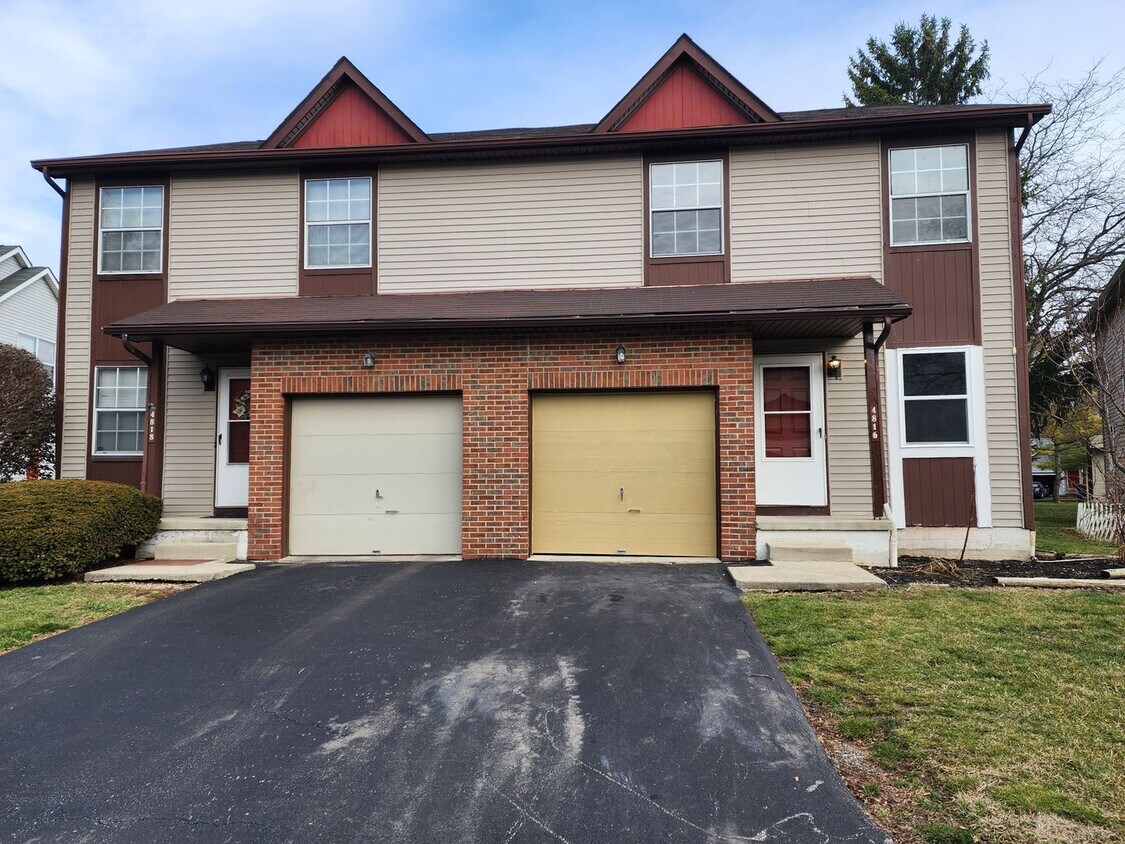Primary Photo - Beautiful 3 bedroom 2.5 bath Condo with at...