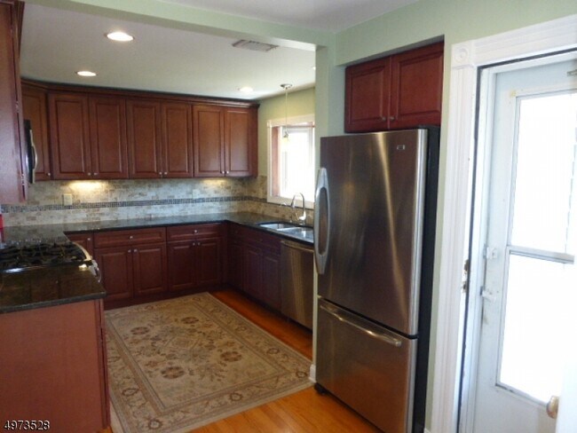 Building Photo - 37 Stiles Ave