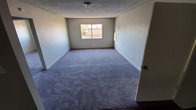 Foto del edificio - 6045 Cherry Av