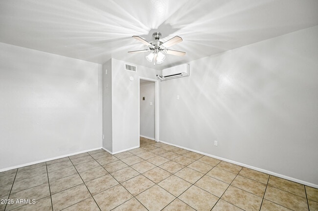 Building Photo - 3025 N 32nd St