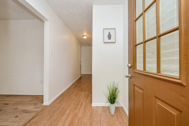 Foto del edificio - 3315 Honey Creek Dr