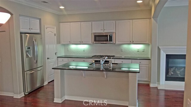 Building Photo - 80 Spanish Lace