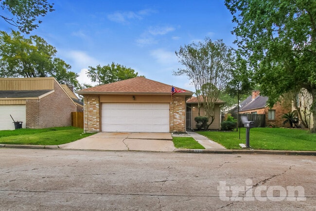 Building Photo - 535 Shady Brook Dr