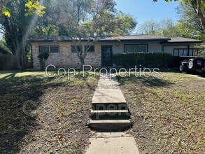 Building Photo - 2914 Greenacres St