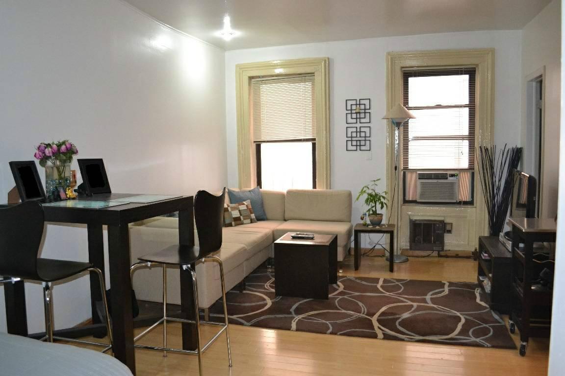 Foto principal - 656 10th Ave