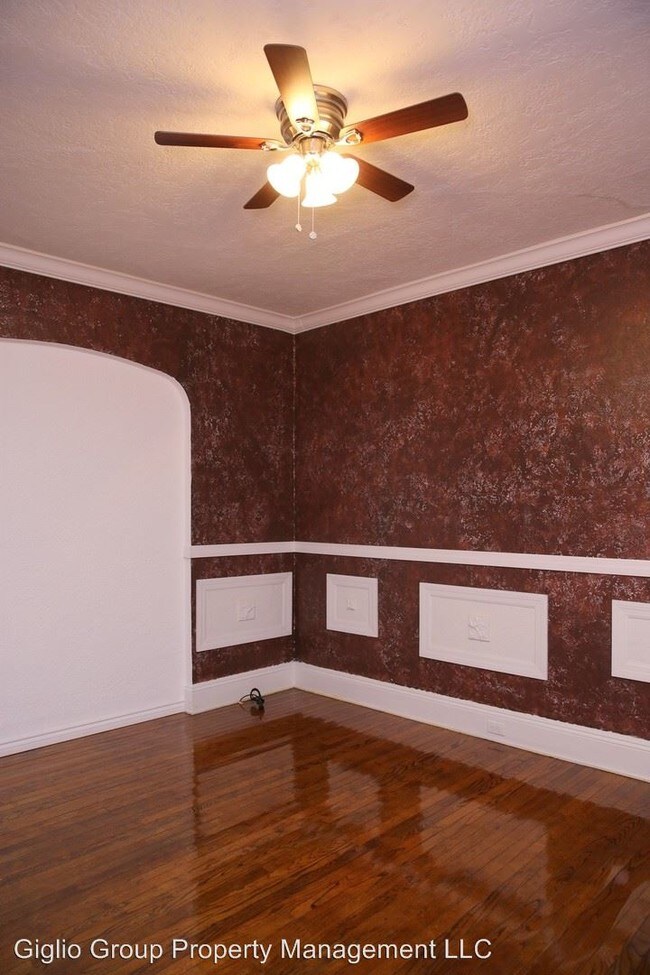 Building Photo - 126 10th Ave