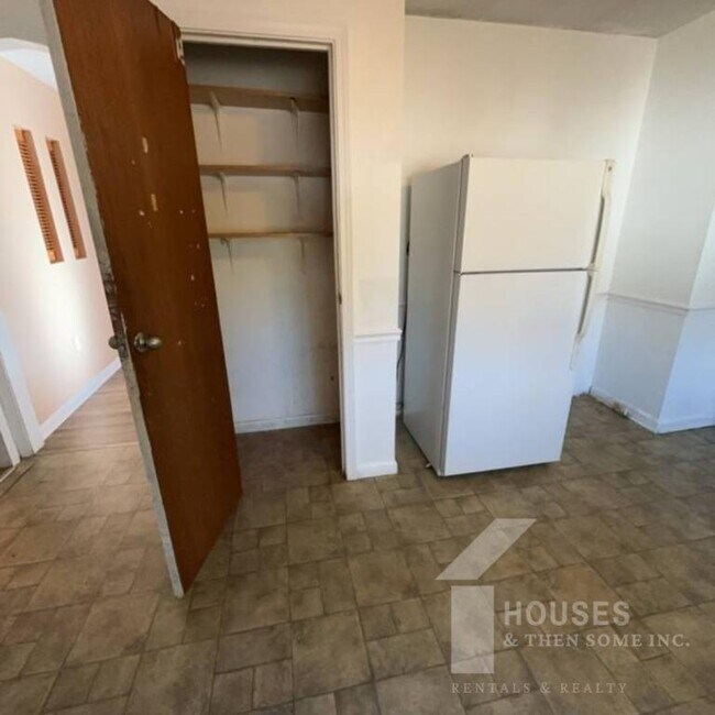 Foto del edificio - 113 Susan Ave