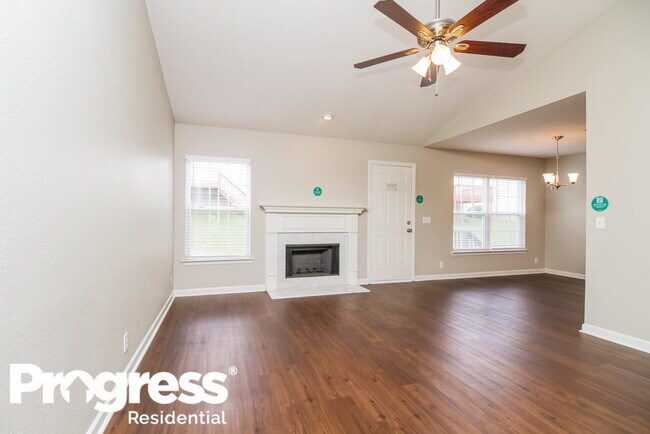 Building Photo - 1022 Tom Hailey Blvd